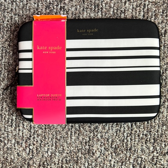 kate spade Handbags - NWT✨Kate Spade Laptop Sleeve for macbook pro 13’